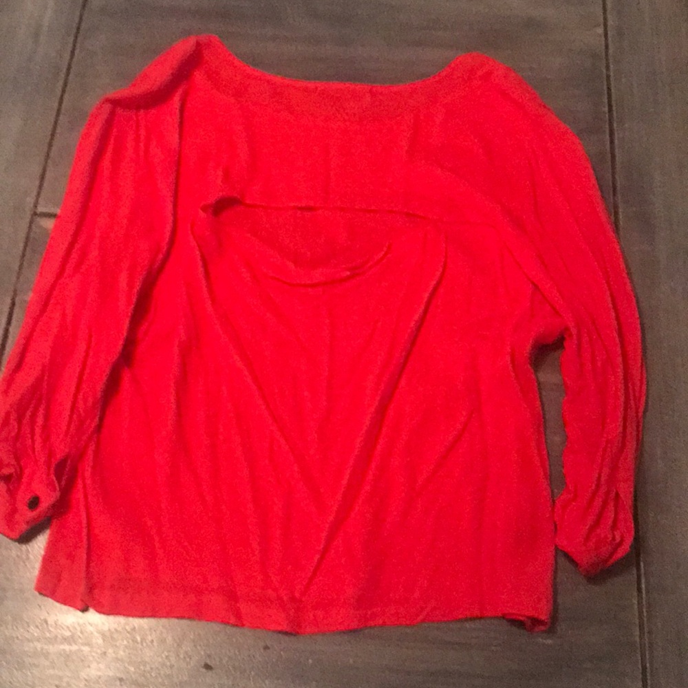 Red blouse! - Picture 4 of 4